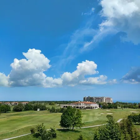 Lighthouse Golf & Апартаменты Балчик