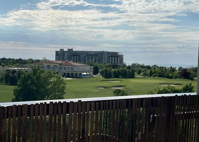 Lighthouse Golf & Апартамент